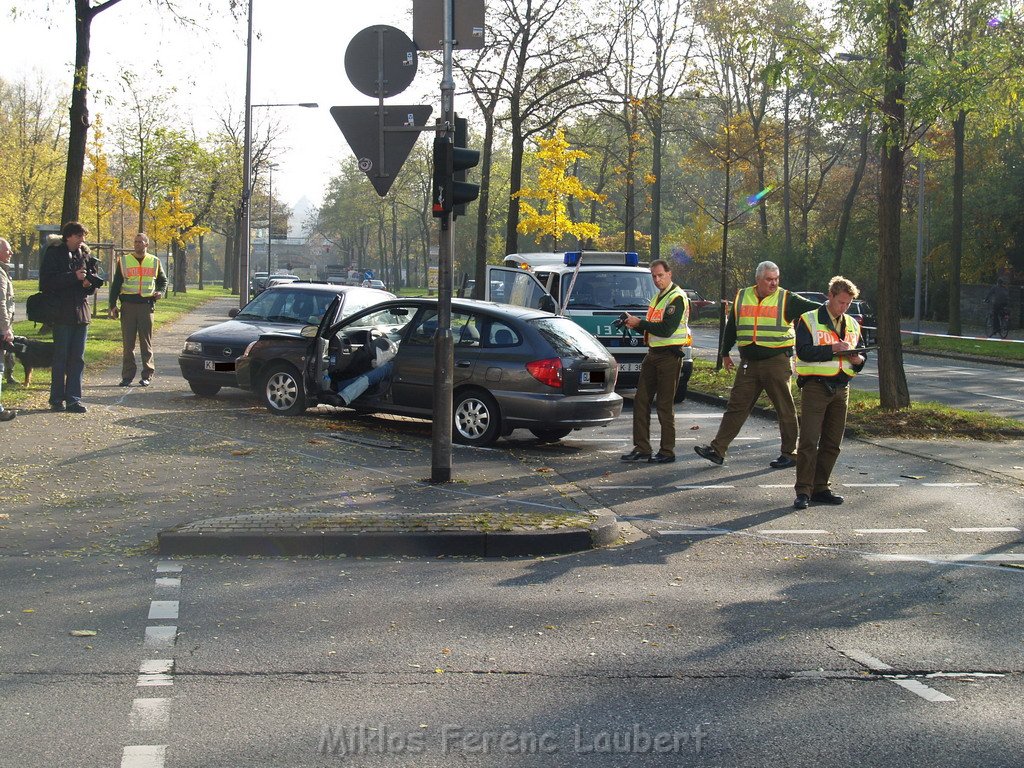 VU 4 PKW Koeln Innere Kanalstr Subbelratherstr  P24.JPG